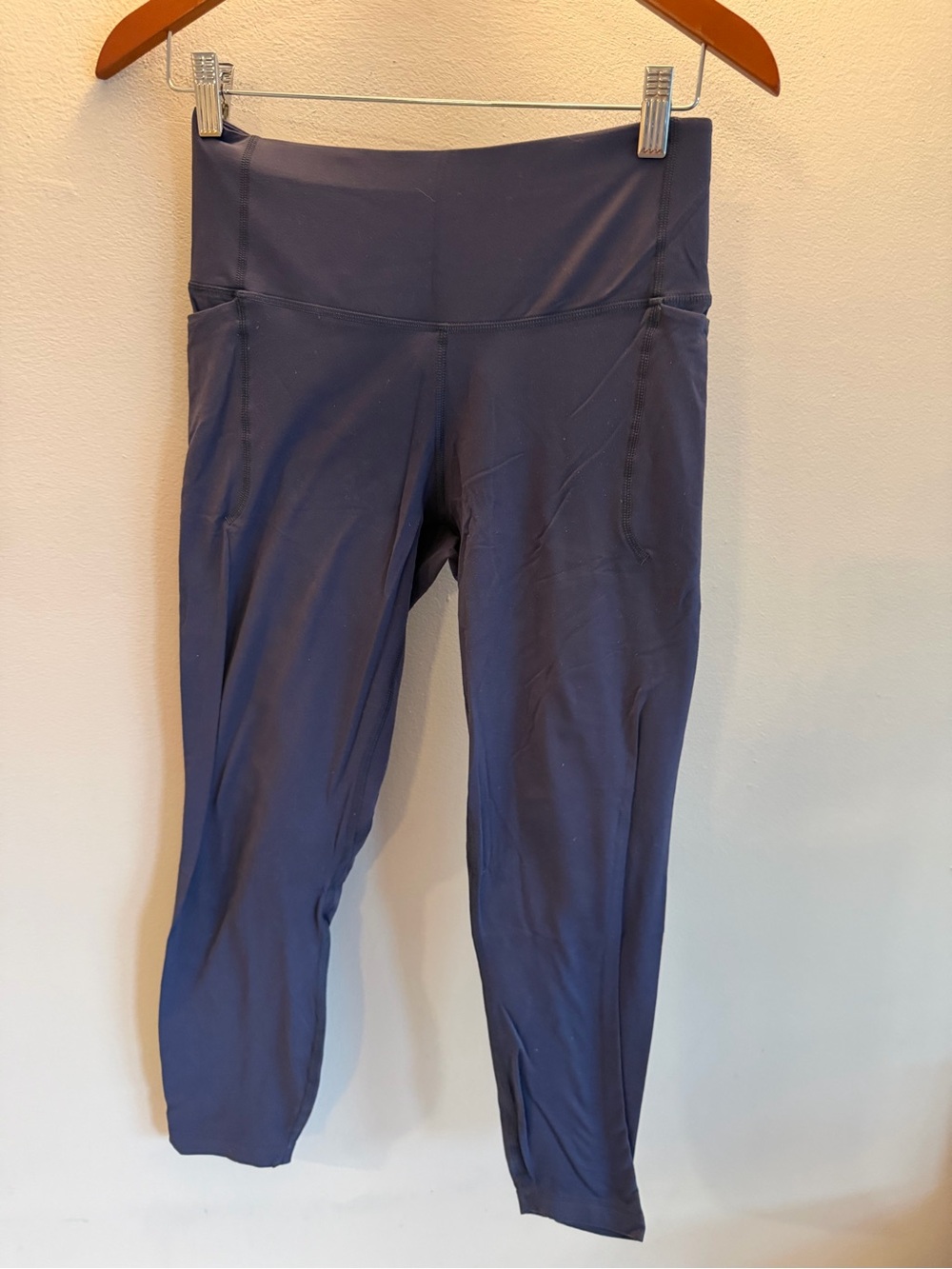 Under Armour Navy Blue HeatGear High Rise Cropped Leggings with Pockets Womens M